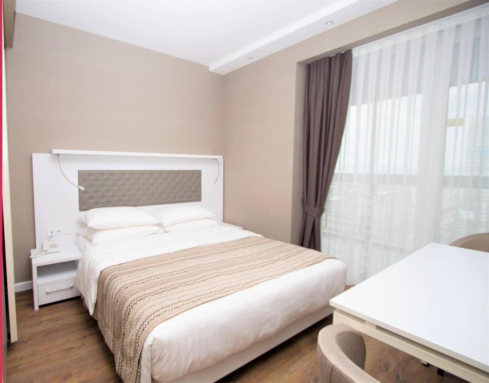 Alliance Palace Aparthotel By Marriott Batumi Exterior photo